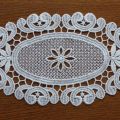 Oval emilie doily