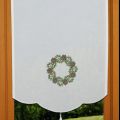 Pointed pine cone curtain with pompon