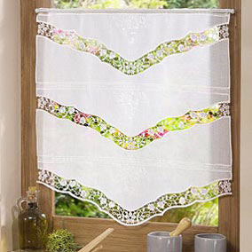 Pointed lace curtain