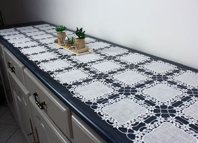 Look linen Macrame lace table runner