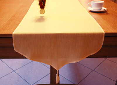 Ecru Table runner lin