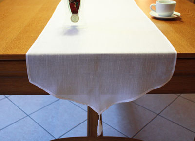 Linen table runner