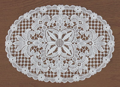 Helene oval doily