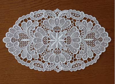 Julie macrame lace doily