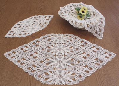 Diamond macrame lace doily Tradition